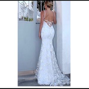 Open back, fitted, lace over lay wedding dress!